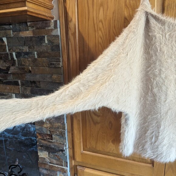 Jessica Simpson Size XS Beige Fuzzy Sweater - Picture 3 of 9